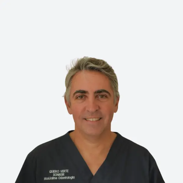 Dr. Maximiliano Jaime, odontólogo especialista en estética dental e implantes en Funes